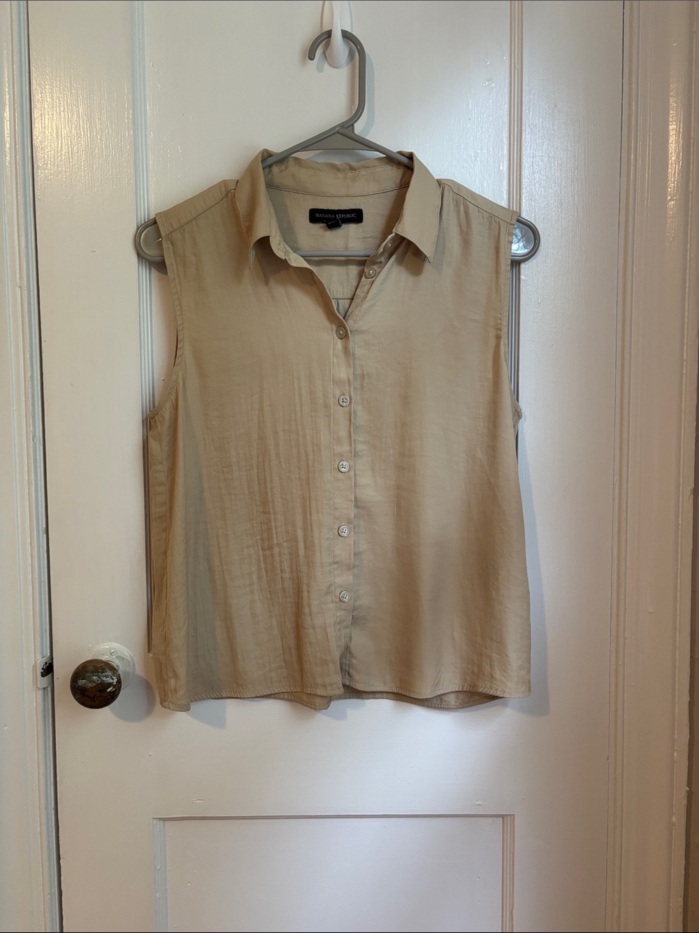 Banana Republic Sleeveless Collared Button-Down